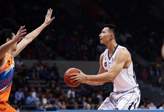 队记：杨瀚森随着比赛的进行越打越舒服，他需要真正上场打球（队记：杨瀚森随着比赛推进越打越舒服，亟需更多实战时间）