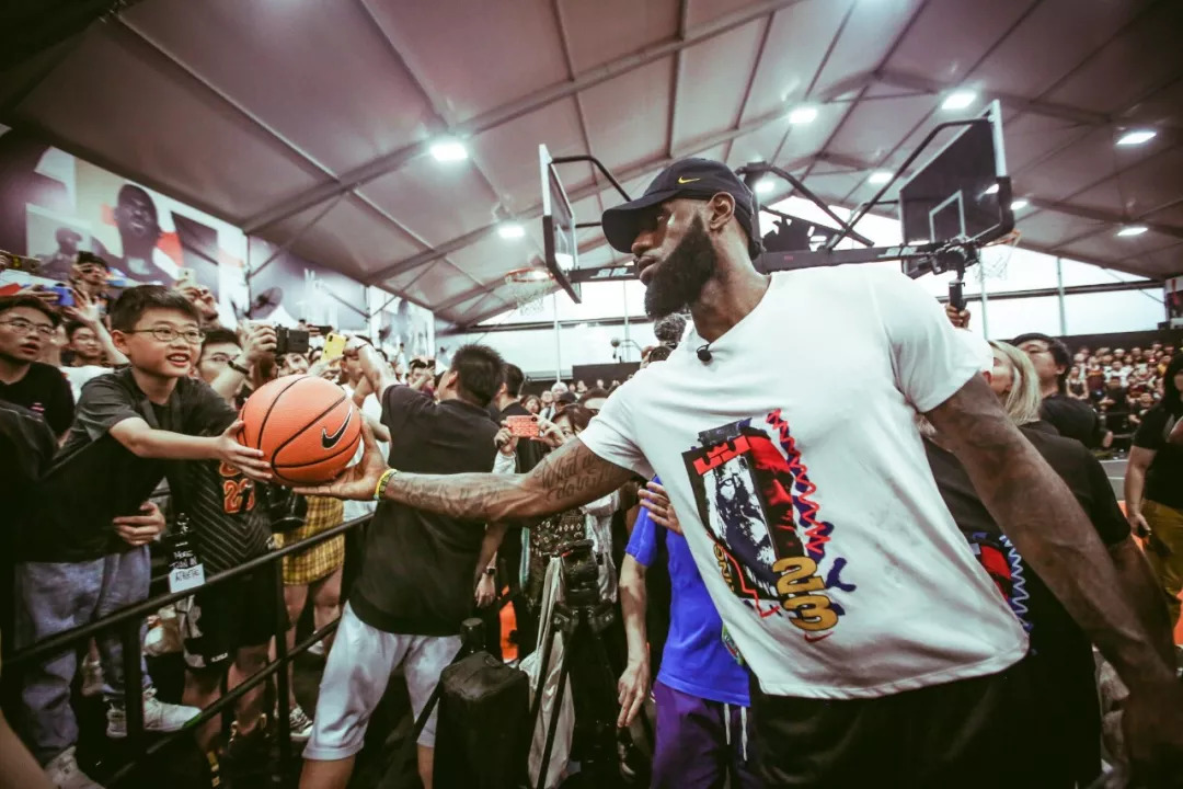 米体：邓弗里斯预计12月中旬回归；姆希塔良、达米安接近复出（米体：邓弗里斯或将于12月中旬复出，姆希塔良与达米安复出在即）