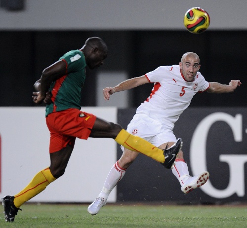 足球比赛的节奏掌控技巧（足球场上节奏掌控要诀）