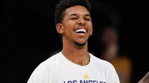 徐杰展现防守实力，成功限制霍勒迪（徐杰防守端高光，成功封锁霍勒迪）