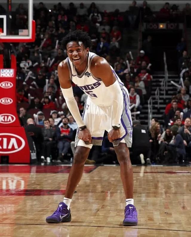 欧冠进球榜更新：梅西连续破门,（欧冠射手榜最新：梅西连场破门）