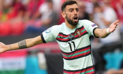 铁人引进迪力穆拉提!申花续约吴曦，超级杯国安海港决战南京奥体（迪力穆拉提加盟铁人，申花续约吴曦；超级杯国安对决海港于南京奥体）