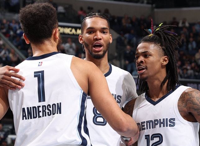 西甲战报：莫雷诺、奥卢瓦塞伊破门，黄潜2-1马略卡（西甲：莫雷诺、奥卢瓦塞伊建功，比利亚雷亚尔2-1小胜马略卡）