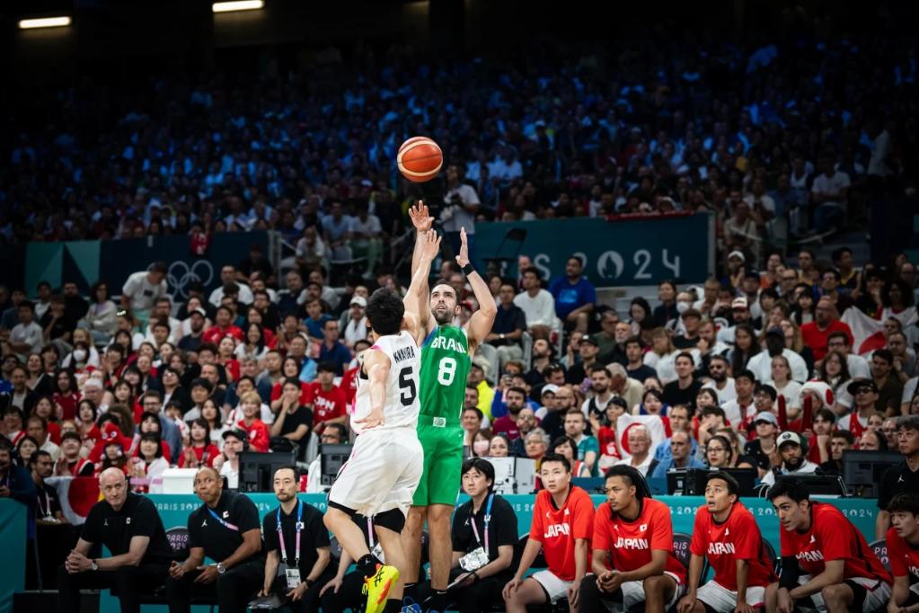 Shams：浓眉遭遇腹股沟轻微拉伤 可能将缺席几场比赛（Shams：安东尼-戴维斯腹股沟轻微拉伤，或缺席数场比赛）