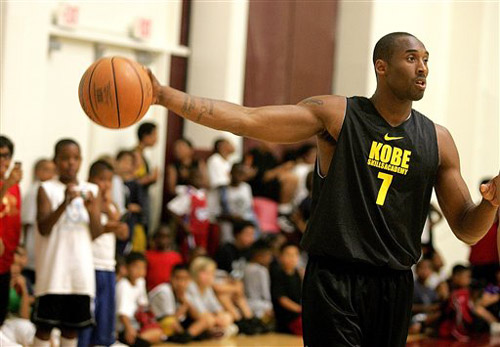 利物浦3-2毕尔巴鄂竞技，萨拉赫破门+失点，加克波双响（利物浦3-2险胜毕尔巴鄂竞技：萨拉赫进球失点，加克波梅开二度）