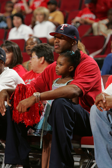 尼克斯外线低迷导致失利（尼克斯外线哑火，饮恨落败）