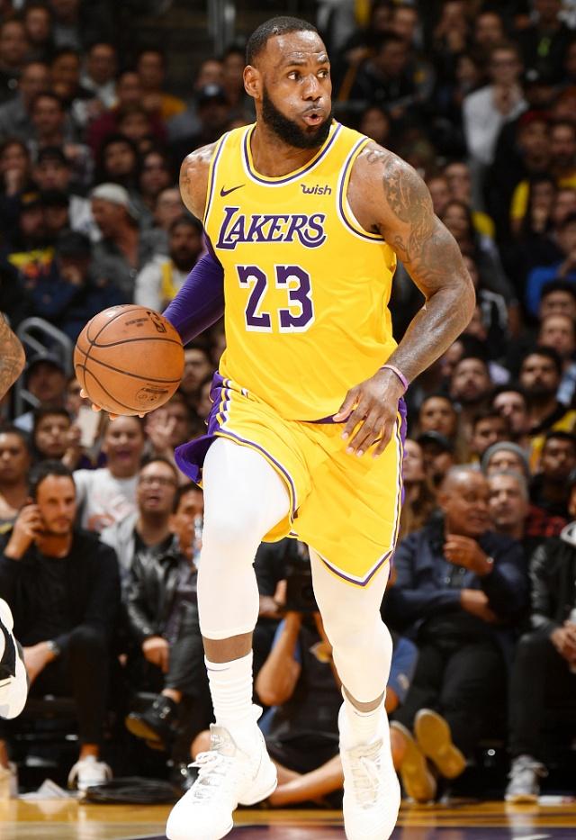 特狮社媒祝福阿尔巴：我们曾一起赢得无数荣誉，祝你未来一切顺利（特狮社媒致敬阿尔巴：并肩收获无数荣誉，愿你前程似锦）