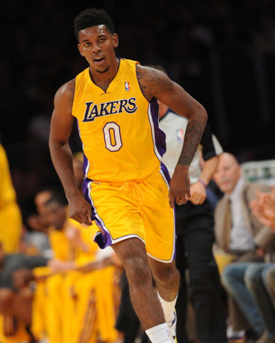 姆巴佩：四球建功刷新皇马进球纪录，坦言与传奇并肩倍感荣幸（姆巴佩大四喜改写皇马进球纪录：与传奇比肩倍感荣幸）