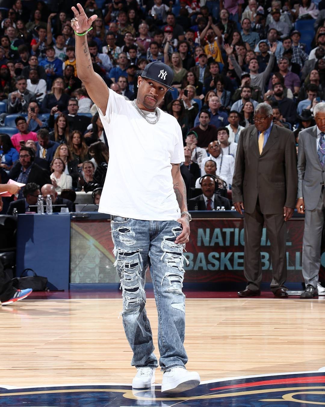 拜仁官方：2026年传奇杯将于明年1月18日举行，拉姆任教练（拜仁官宣：2026传奇杯明年1月18日开赛，拉姆担任主帅）