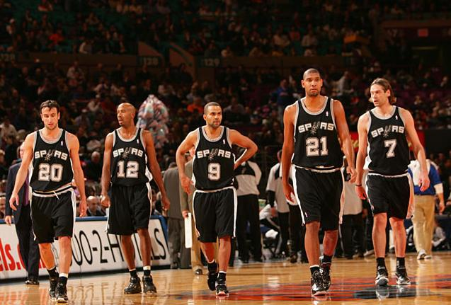 亚冠精英联赛积分榜：中超3队5轮过后齐聚倒三，海港1分垫底（亚冠精英联赛第五轮后积分榜：中超三队包揽后三位，海港仅1分垫底）